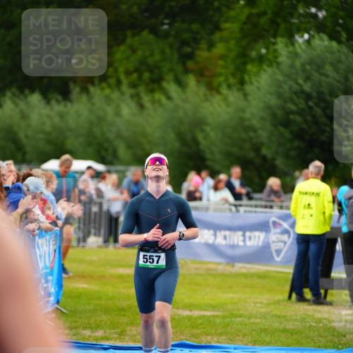 30.08.2026 - Elbe Triathlon Hamburg LAZAROV Photography http://msf.ph/oto/10056452 30.08.2026 11:10:24 Ziel 557 meine-sportfotos.de