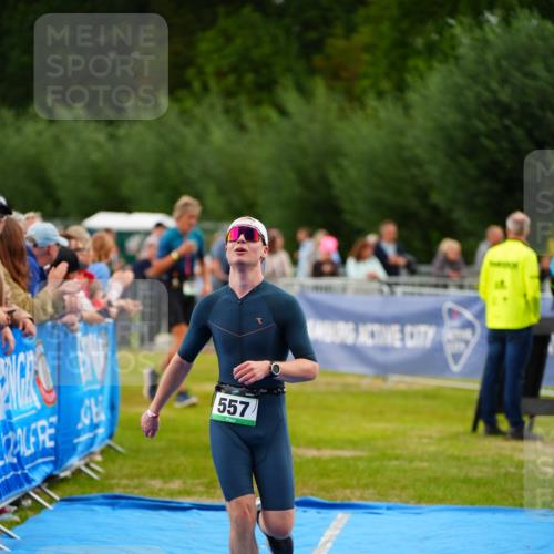 30.08.2026 - Elbe Triathlon Hamburg LAZAROV Photography http://msf.ph/oto/10056455 30.08.2026 11:10:24 Ziel 557 meine-sportfotos.de