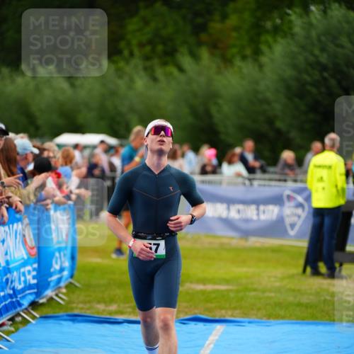 30.08.2026 - Elbe Triathlon Hamburg LAZAROV Photography http://msf.ph/oto/10056456 30.08.2026 11:10:25 Ziel 557 meine-sportfotos.de