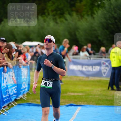 30.08.2026 - Elbe Triathlon Hamburg LAZAROV Photography http://msf.ph/oto/10056459 30.08.2026 11:10:25 Ziel 557 meine-sportfotos.de