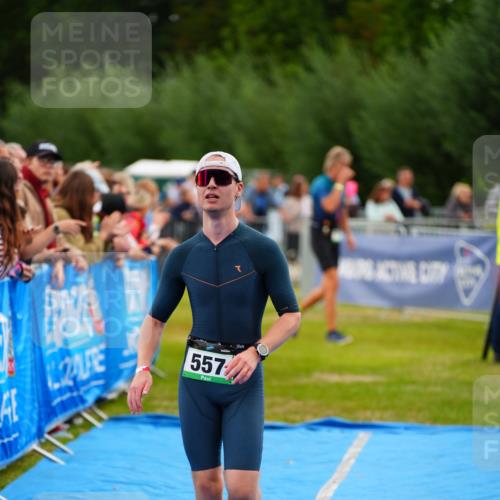 30.08.2026 - Elbe Triathlon Hamburg LAZAROV Photography http://msf.ph/oto/10056460 30.08.2026 11:10:25 Ziel 557 meine-sportfotos.de