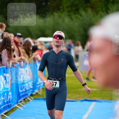 30.08.2026 - Elbe Triathlon Hamburg LAZAROV Photography http://msf.ph/oto/10056462 30.08.2026 11:10:25 Ziel 557 meine-sportfotos.de