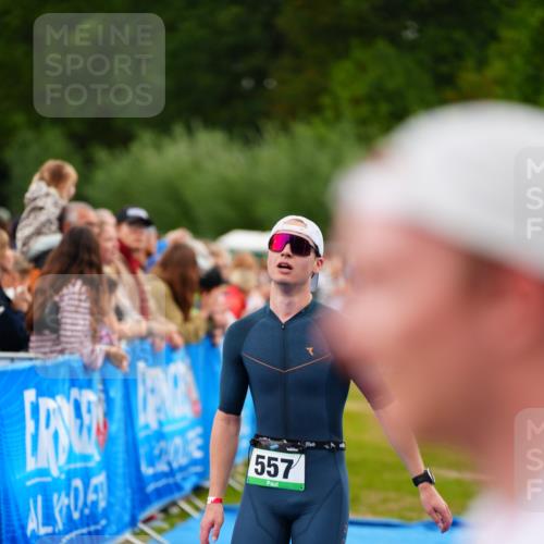 30.08.2026 - Elbe Triathlon Hamburg LAZAROV Photography http://msf.ph/oto/10056463 30.08.2026 11:10:26 Ziel 557 meine-sportfotos.de