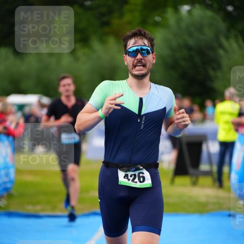 30.08.2026 - Elbe Triathlon Hamburg LAZAROV Photography http://msf.ph/oto/10056476 30.08.2026 11:10:42 Ziel 426, 513, 575, 678, 1045 meine-sportfotos.de
