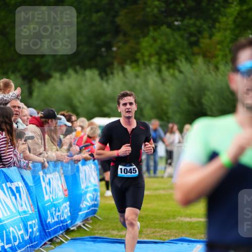 30.08.2026 - Elbe Triathlon Hamburg LAZAROV Photography http://msf.ph/oto/10056479 30.08.2026 11:10:43 Ziel 426, 513, 666, 678, 1045 meine-sportfotos.de