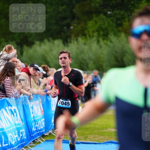 30.08.2026 - Elbe Triathlon Hamburg LAZAROV Photography http://msf.ph/oto/10056481 30.08.2026 11:10:43 Ziel 426, 513, 666, 678, 1045 meine-sportfotos.de