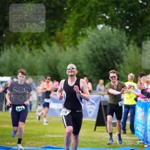 30.08.2026 - Elbe Triathlon Hamburg LAZAROV Photography http://msf.ph/oto/10056490 30.08.2026 11:10:51 Ziel 437, 541, 566, 666 meine-sportfotos.de