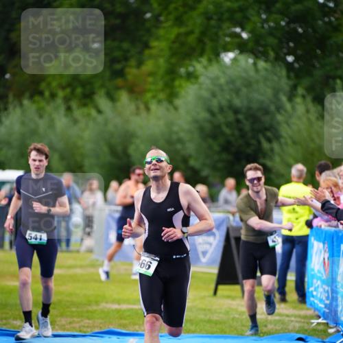 30.08.2026 - Elbe Triathlon Hamburg LAZAROV Photography http://msf.ph/oto/10056491 30.08.2026 11:10:51 Ziel 437, 541, 566, 666 meine-sportfotos.de