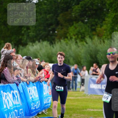 30.08.2026 - Elbe Triathlon Hamburg LAZAROV Photography http://msf.ph/oto/10056492 30.08.2026 11:10:52 Ziel 437, 541, 566, 666 meine-sportfotos.de