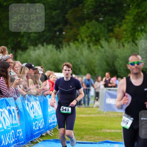 30.08.2026 - Elbe Triathlon Hamburg LAZAROV Photography http://msf.ph/oto/10056494 30.08.2026 11:10:52 Ziel 437, 541, 566, 666 meine-sportfotos.de