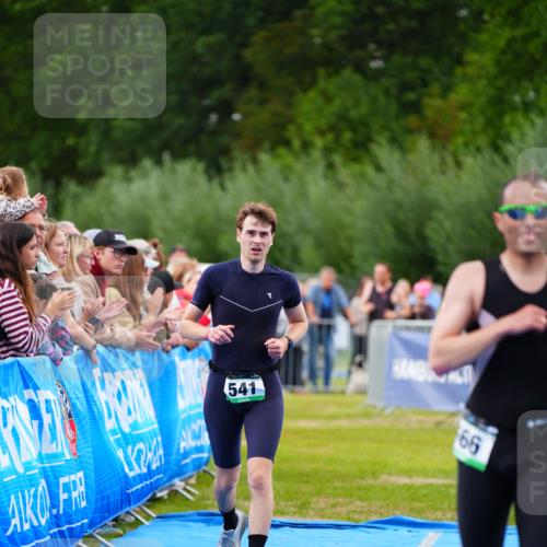 30.08.2026 - Elbe Triathlon Hamburg LAZAROV Photography http://msf.ph/oto/10056495 30.08.2026 11:10:52 Ziel 437, 541, 566, 666 meine-sportfotos.de