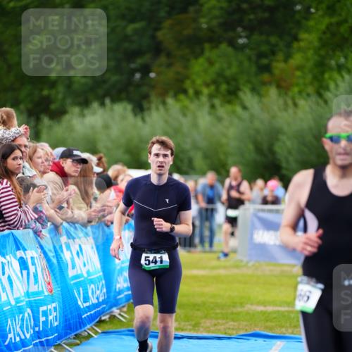 30.08.2026 - Elbe Triathlon Hamburg LAZAROV Photography http://msf.ph/oto/10056497 30.08.2026 11:10:52 Ziel 437, 541, 566, 666 meine-sportfotos.de