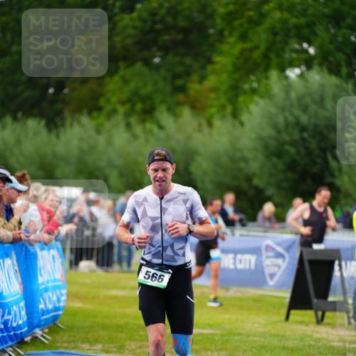 30.08.2026 - Elbe Triathlon Hamburg LAZAROV Photography http://msf.ph/oto/10056511 30.08.2026 11:10:57 Ziel 437, 541, 566 meine-sportfotos.de