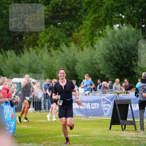 30.08.2026 - Elbe Triathlon Hamburg LAZAROV Photography http://msf.ph/oto/10056518 30.08.2026 11:11:08 Ziel 603 meine-sportfotos.de