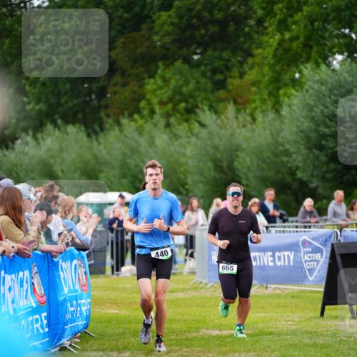 30.08.2026 - Elbe Triathlon Hamburg LAZAROV Photography http://msf.ph/oto/10056533 30.08.2026 11:11:15 Ziel 440, 665, 1010 meine-sportfotos.de