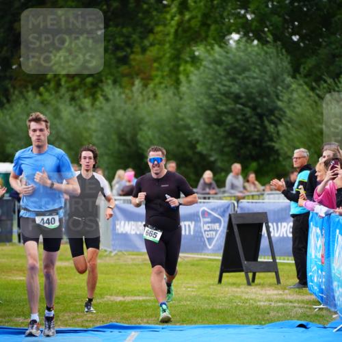 30.08.2026 - Elbe Triathlon Hamburg LAZAROV Photography http://msf.ph/oto/10056537 30.08.2026 11:11:16 Ziel 440, 665, 1010 meine-sportfotos.de