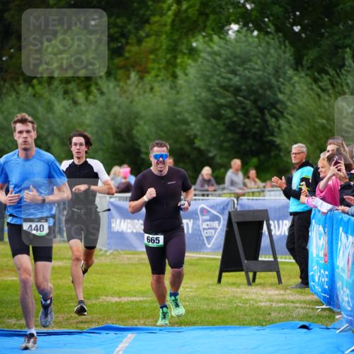 30.08.2026 - Elbe Triathlon Hamburg LAZAROV Photography http://msf.ph/oto/10056539 30.08.2026 11:11:16 Ziel 440, 665, 1010 meine-sportfotos.de