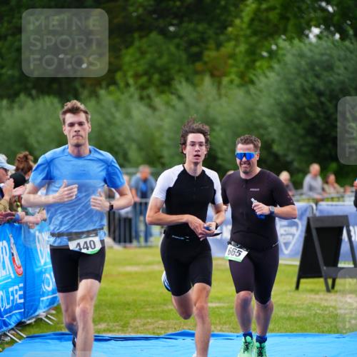 30.08.2026 - Elbe Triathlon Hamburg LAZAROV Photography http://msf.ph/oto/10056543 30.08.2026 11:11:17 Ziel 440, 665, 1010 meine-sportfotos.de