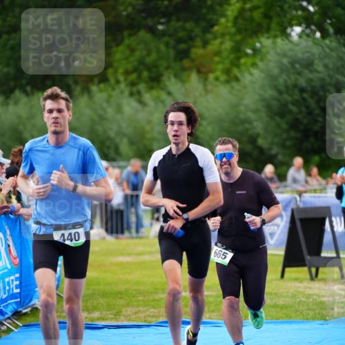 30.08.2026 - Elbe Triathlon Hamburg LAZAROV Photography http://msf.ph/oto/10056545 30.08.2026 11:11:17 Ziel 440, 665, 1010 meine-sportfotos.de
