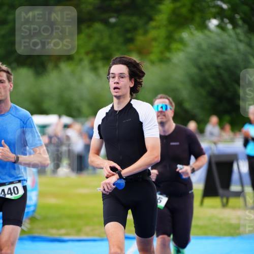 30.08.2026 - Elbe Triathlon Hamburg LAZAROV Photography http://msf.ph/oto/10056547 30.08.2026 11:11:18 Ziel 440, 665, 1010 meine-sportfotos.de