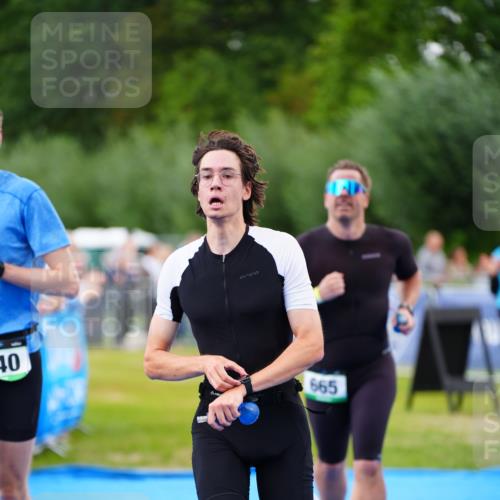 30.08.2026 - Elbe Triathlon Hamburg LAZAROV Photography http://msf.ph/oto/10056549 30.08.2026 11:11:18 Ziel 440, 665, 1010 meine-sportfotos.de