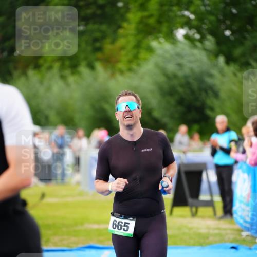 30.08.2026 - Elbe Triathlon Hamburg LAZAROV Photography http://msf.ph/oto/10056550 30.08.2026 11:11:19 Ziel 440, 665, 1010 meine-sportfotos.de