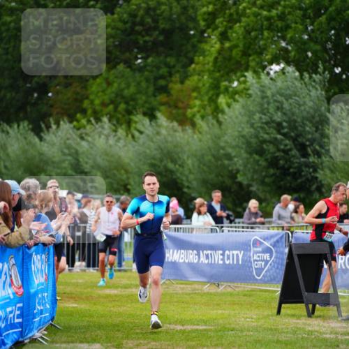 30.08.2026 - Elbe Triathlon Hamburg LAZAROV Photography http://msf.ph/oto/10056556 30.08.2026 11:11:36 Ziel 638, 700 meine-sportfotos.de