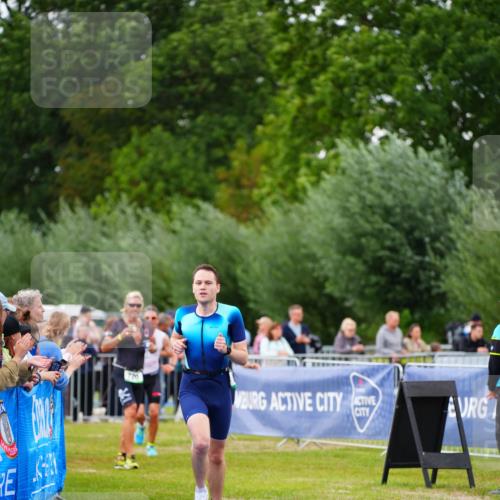 30.08.2026 - Elbe Triathlon Hamburg LAZAROV Photography http://msf.ph/oto/10056559 30.08.2026 11:11:37 Ziel 638, 700 meine-sportfotos.de
