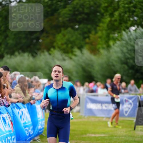 30.08.2026 - Elbe Triathlon Hamburg LAZAROV Photography http://msf.ph/oto/10056562 30.08.2026 11:11:39 Ziel 638, 700 meine-sportfotos.de