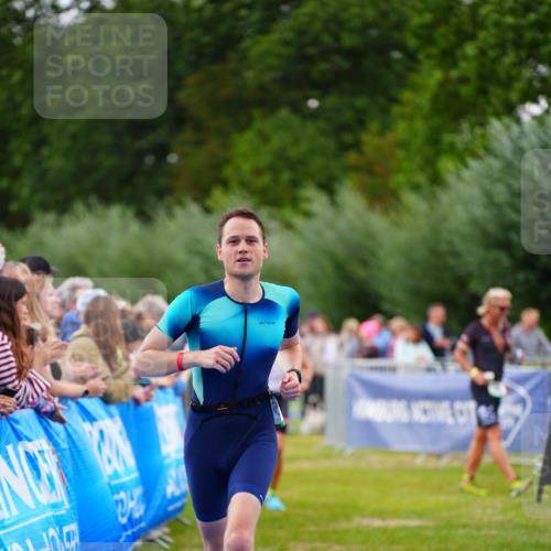30.08.2026 - Elbe Triathlon Hamburg LAZAROV Photography http://msf.ph/oto/10056563 30.08.2026 11:11:39 Ziel 638, 700 meine-sportfotos.de