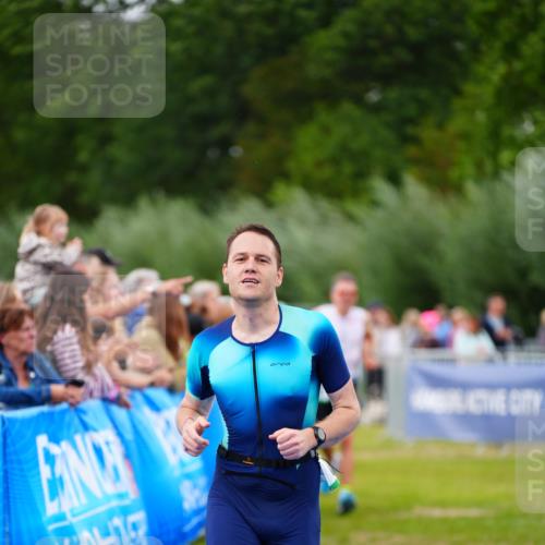 30.08.2026 - Elbe Triathlon Hamburg LAZAROV Photography http://msf.ph/oto/10056567 30.08.2026 11:11:40 Ziel 638, 700 meine-sportfotos.de