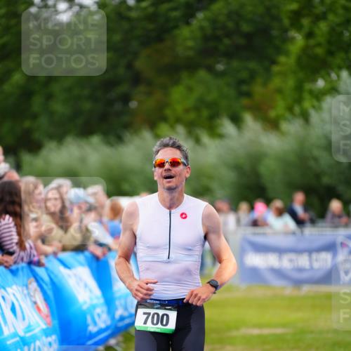 30.08.2026 - Elbe Triathlon Hamburg LAZAROV Photography http://msf.ph/oto/10056573 30.08.2026 11:11:44 Ziel 700 meine-sportfotos.de