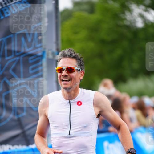 30.08.2026 - Elbe Triathlon Hamburg LAZAROV Photography http://msf.ph/oto/10056581 30.08.2026 11:11:45 Ziel 700 meine-sportfotos.de