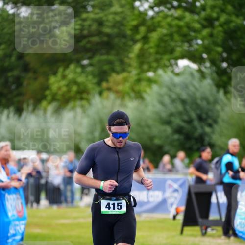 30.08.2026 - Elbe Triathlon Hamburg LAZAROV Photography http://msf.ph/oto/10056584 30.08.2026 11:11:55 Ziel 415, 558 meine-sportfotos.de