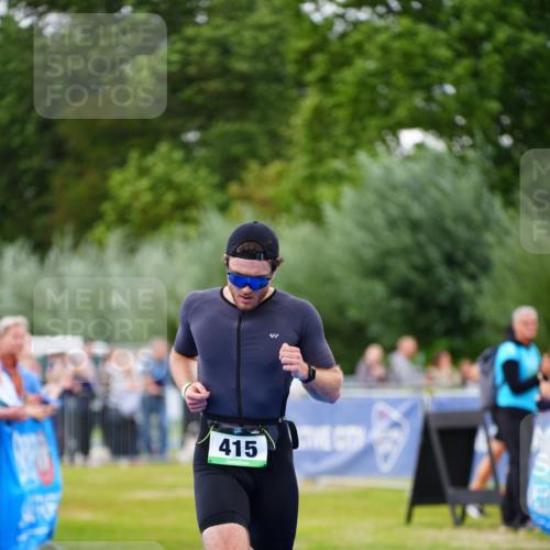 30.08.2026 - Elbe Triathlon Hamburg LAZAROV Photography http://msf.ph/oto/10056585 30.08.2026 11:11:55 Ziel 415, 558 meine-sportfotos.de