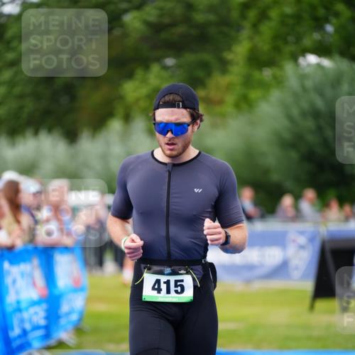 30.08.2026 - Elbe Triathlon Hamburg LAZAROV Photography http://msf.ph/oto/10056590 30.08.2026 11:11:56 Ziel 415, 558 meine-sportfotos.de