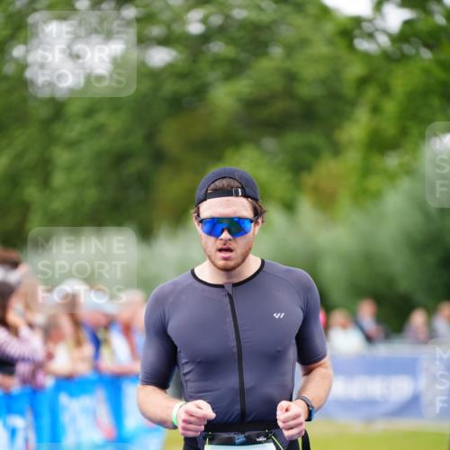30.08.2026 - Elbe Triathlon Hamburg LAZAROV Photography http://msf.ph/oto/10056592 30.08.2026 11:11:56 Ziel 415, 558 meine-sportfotos.de