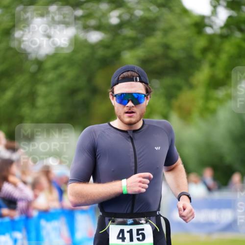 30.08.2026 - Elbe Triathlon Hamburg LAZAROV Photography http://msf.ph/oto/10056593 30.08.2026 11:11:57 Ziel 415, 558 meine-sportfotos.de