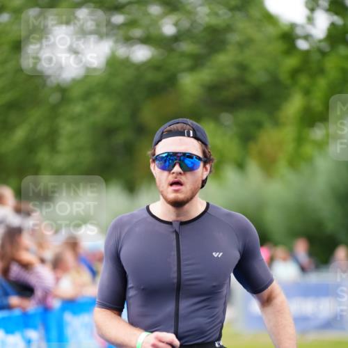 30.08.2026 - Elbe Triathlon Hamburg LAZAROV Photography http://msf.ph/oto/10056594 30.08.2026 11:11:57 Ziel 415, 558 meine-sportfotos.de