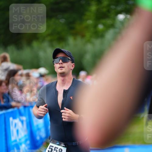 30.08.2026 - Elbe Triathlon Hamburg LAZAROV Photography http://msf.ph/oto/10056602 30.08.2026 11:12:04 Ziel 521, 558 meine-sportfotos.de