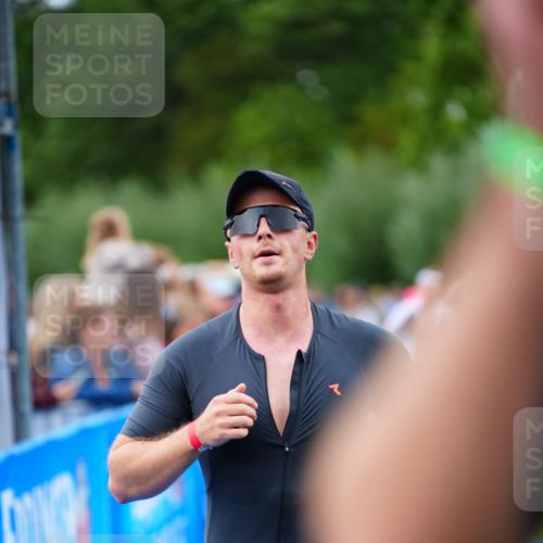 30.08.2026 - Elbe Triathlon Hamburg LAZAROV Photography http://msf.ph/oto/10056605 30.08.2026 11:12:04 Ziel 521, 558 meine-sportfotos.de