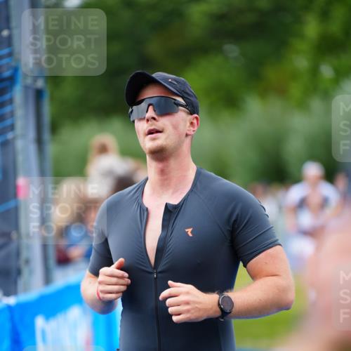 30.08.2026 - Elbe Triathlon Hamburg LAZAROV Photography http://msf.ph/oto/10056606 30.08.2026 11:12:04 Ziel 521, 558 meine-sportfotos.de