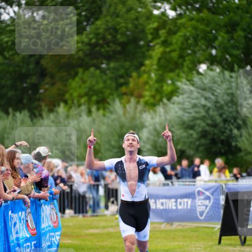 30.08.2026 - Elbe Triathlon Hamburg LAZAROV Photography http://msf.ph/oto/10056608 30.08.2026 11:12:06 Ziel 521, 558 meine-sportfotos.de