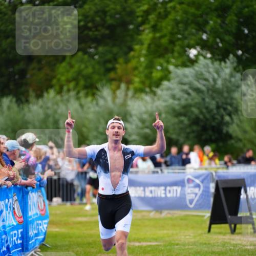 30.08.2026 - Elbe Triathlon Hamburg LAZAROV Photography http://msf.ph/oto/10056611 30.08.2026 11:12:07 Ziel 521, 558, 769 meine-sportfotos.de