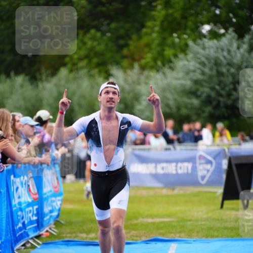 30.08.2026 - Elbe Triathlon Hamburg LAZAROV Photography http://msf.ph/oto/10056615 30.08.2026 11:12:07 Ziel 521, 558, 769 meine-sportfotos.de