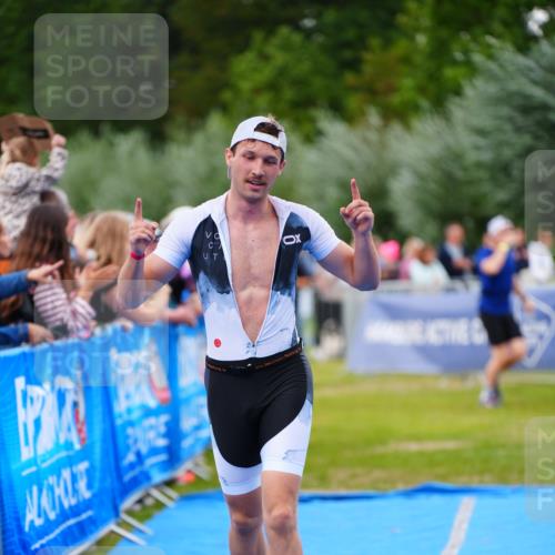 30.08.2026 - Elbe Triathlon Hamburg LAZAROV Photography http://msf.ph/oto/10056621 30.08.2026 11:12:08 Ziel 521, 769 meine-sportfotos.de
