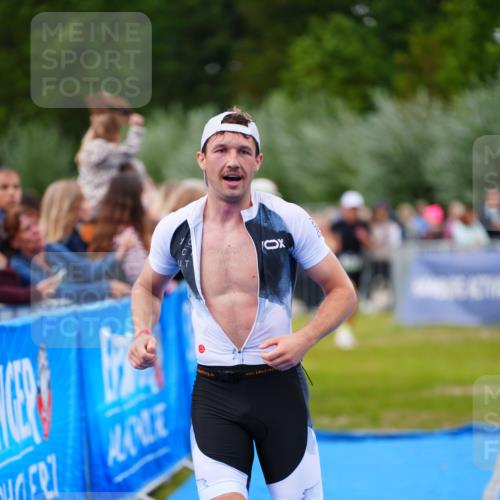 30.08.2026 - Elbe Triathlon Hamburg LAZAROV Photography http://msf.ph/oto/10056625 30.08.2026 11:12:09 Ziel 521, 769 meine-sportfotos.de