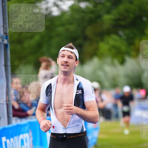 30.08.2026 - Elbe Triathlon Hamburg LAZAROV Photography http://msf.ph/oto/10056629 30.08.2026 11:12:09 Ziel 521, 769 meine-sportfotos.de
