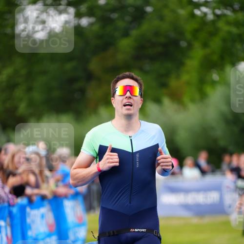 30.08.2026 - Elbe Triathlon Hamburg LAZAROV Photography http://msf.ph/oto/10056670 30.08.2026 11:12:20 Ziel 1039 meine-sportfotos.de