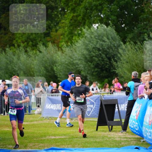 30.08.2026 - Elbe Triathlon Hamburg LAZAROV Photography http://msf.ph/oto/10056677 30.08.2026 11:12:27 Ziel 607, 917 meine-sportfotos.de